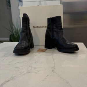 Naturalizer Black Leather Chunky Heel Temper Ankle Boots